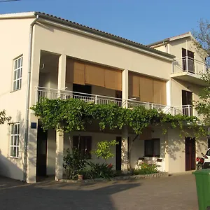 Milka Apartmán Starigrad Paklenica